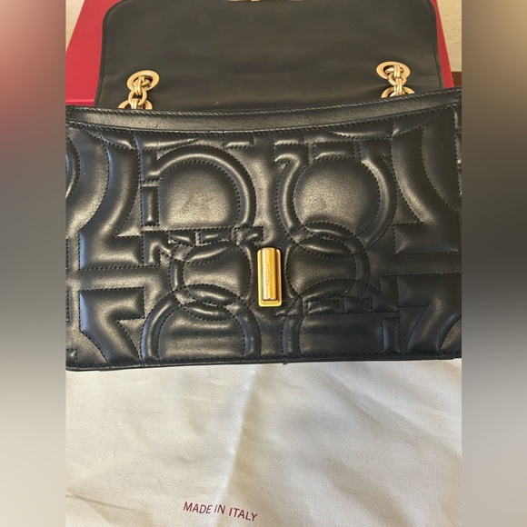 🎉🎉Hp🎉Ferragamo Quilted Gancini Shoulder Bag - Picture 11 of 16